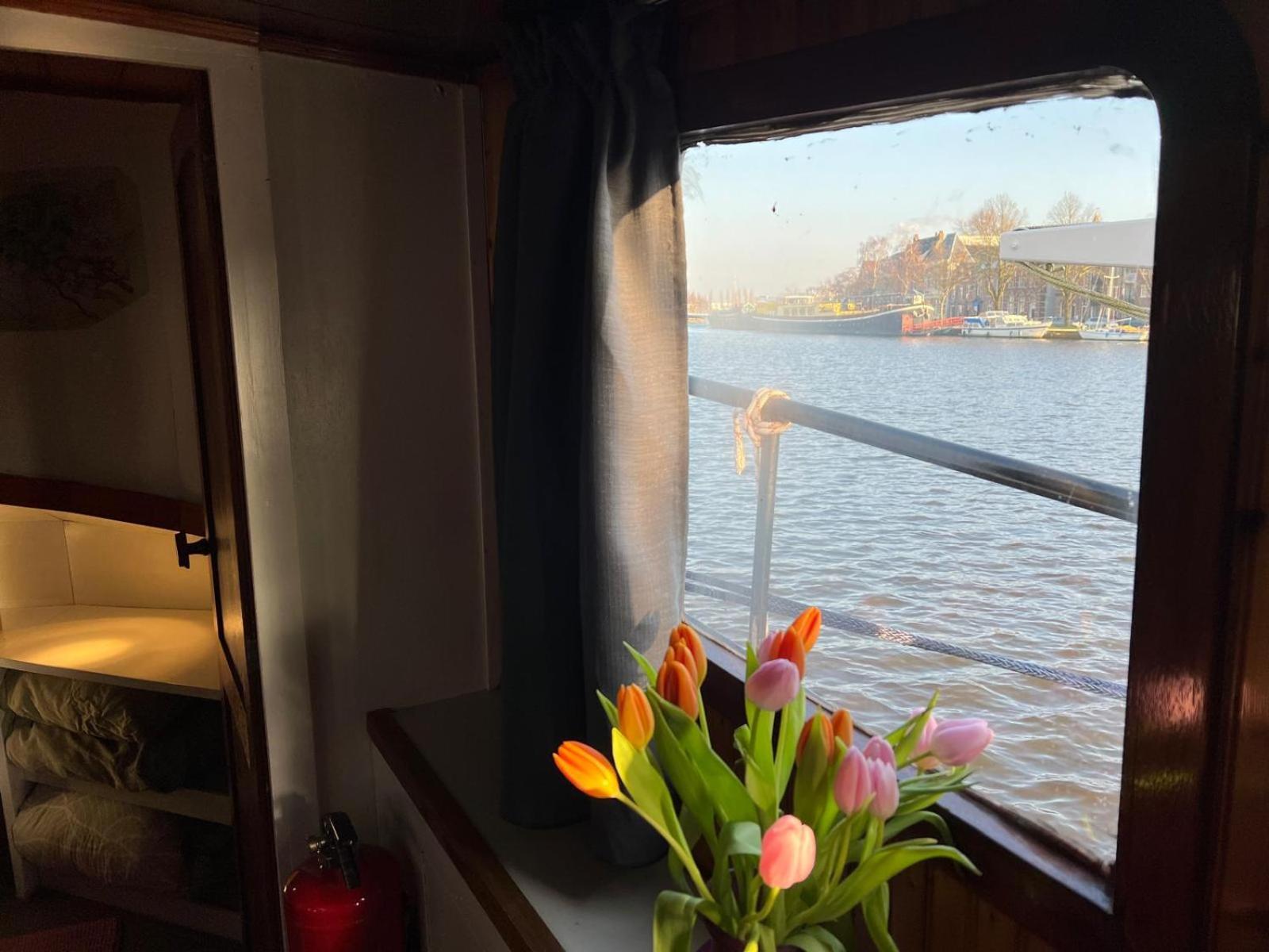 B&B Teddy "Prachtig Authentiek Woonschip Uit 1912, 15 Minuten Van Amsterdam" Wormer Luaran gambar