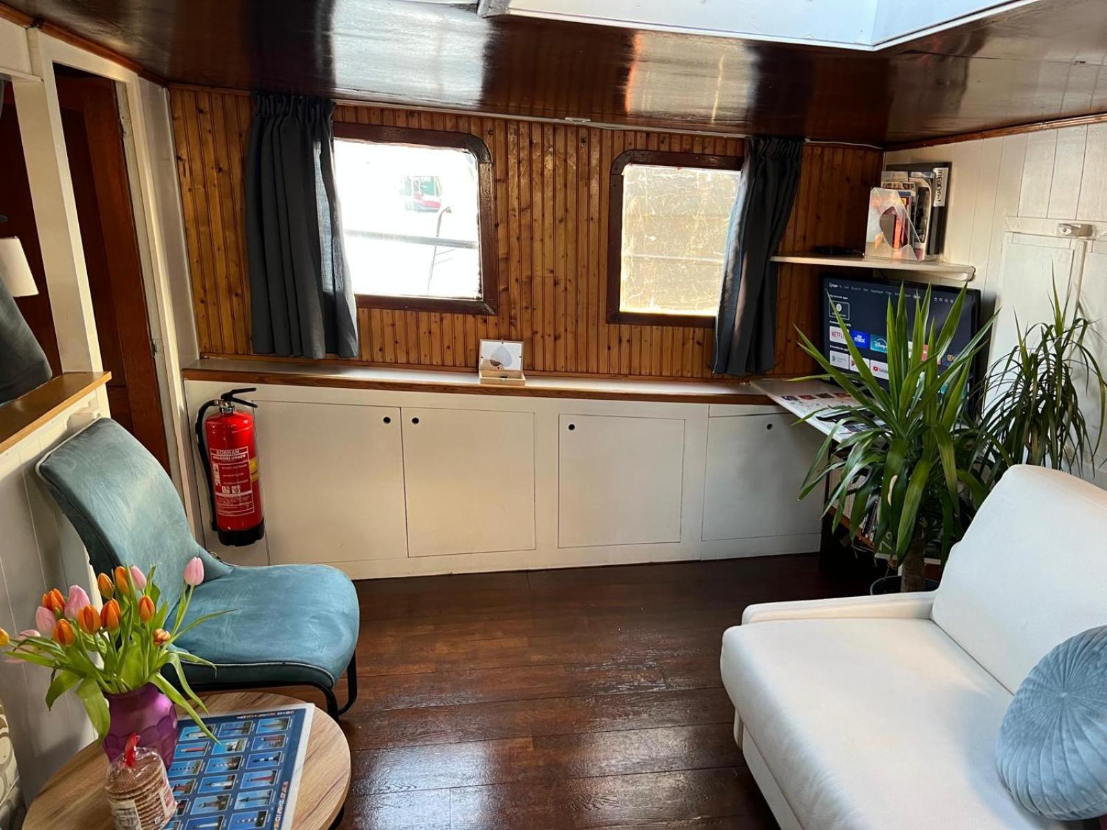 B&B Teddy "Prachtig Authentiek Woonschip Uit 1912, 15 Minuten Van Amsterdam" Wormer Luaran gambar