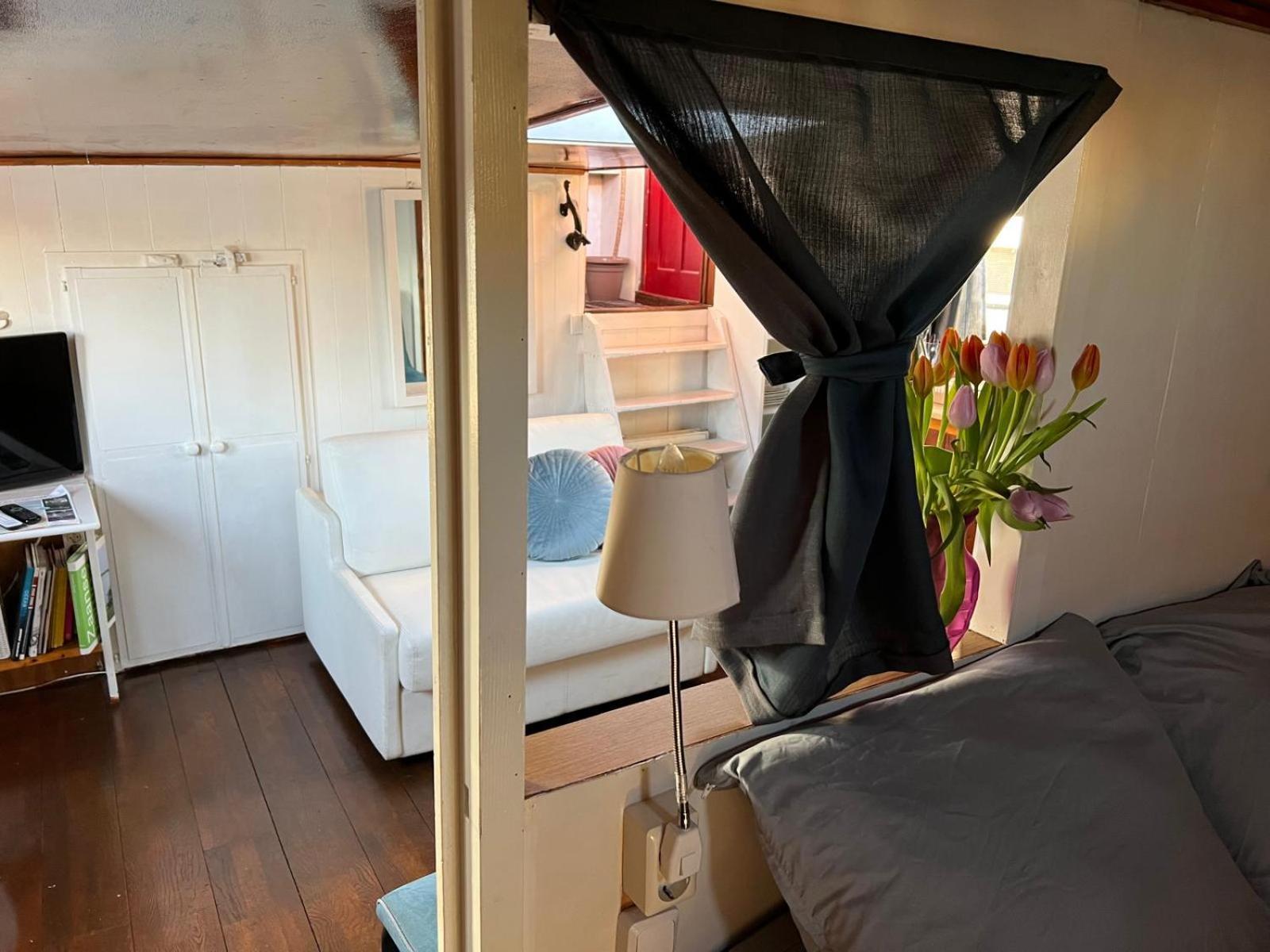 B&B Teddy "Prachtig Authentiek Woonschip Uit 1912, 15 Minuten Van Amsterdam" Wormer Luaran gambar