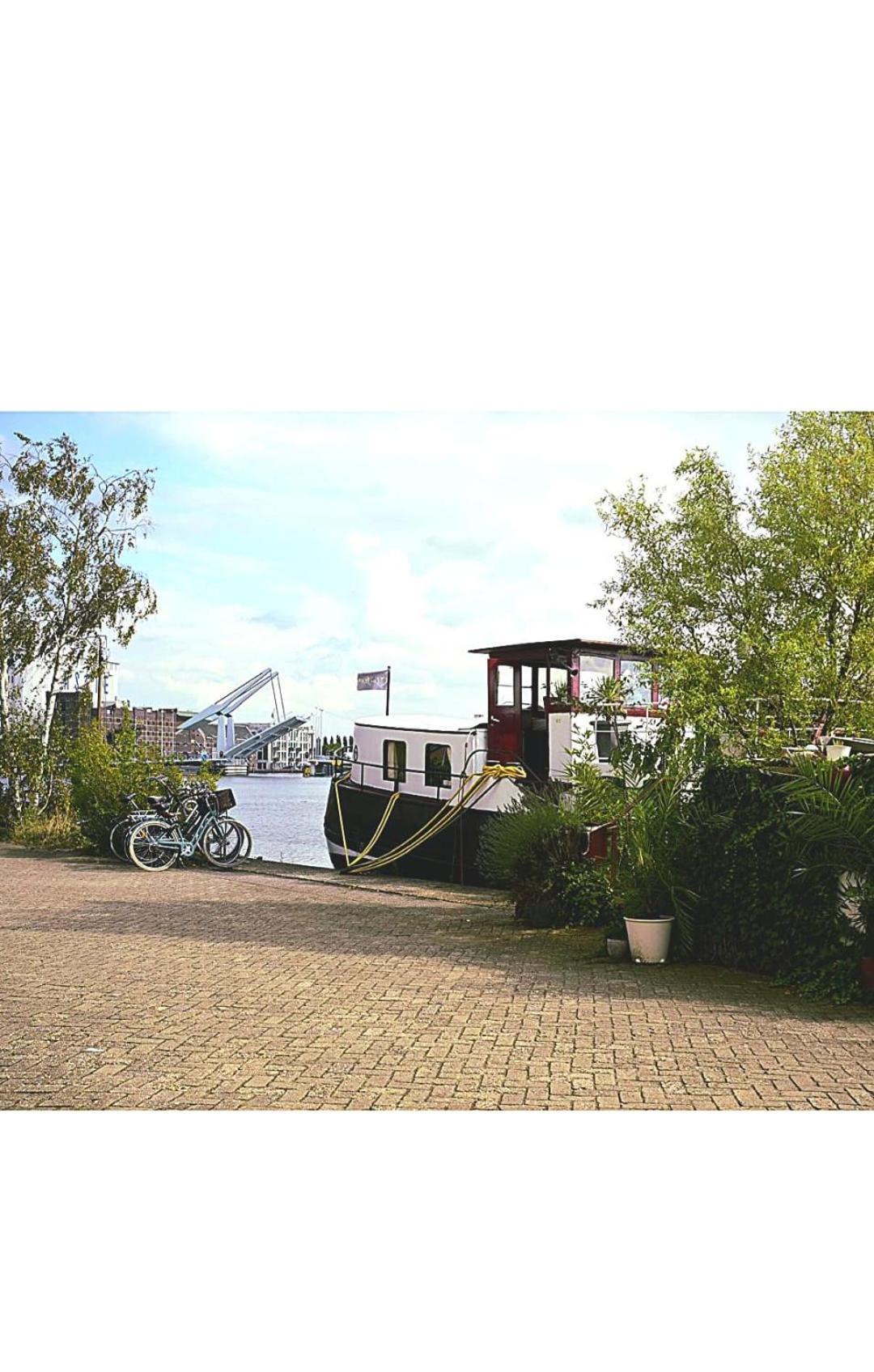 B&B Teddy "Prachtig Authentiek Woonschip Uit 1912, 15 Minuten Van Amsterdam" Wormer Luaran gambar