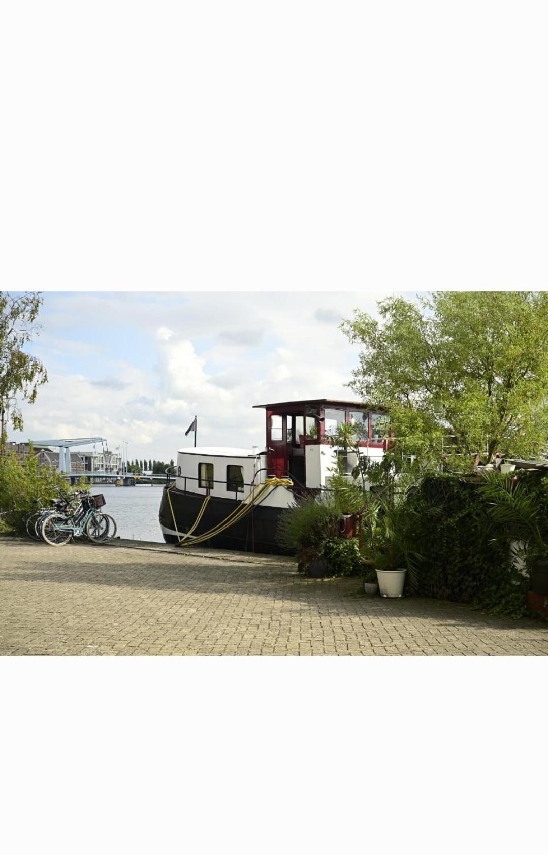 B&B Teddy "Prachtig Authentiek Woonschip Uit 1912, 15 Minuten Van Amsterdam" Wormer Luaran gambar